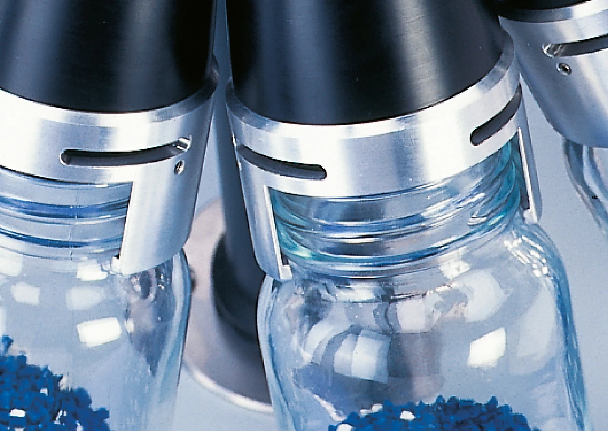 Close-up of sample bottles on the PT 100 rotating divider head