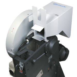 Access to the crushing chamber for cleaning
